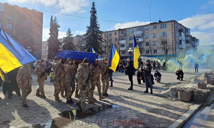 Скорботна громада Ковеля: Прощання з Героєм України Василем Оришкевичем