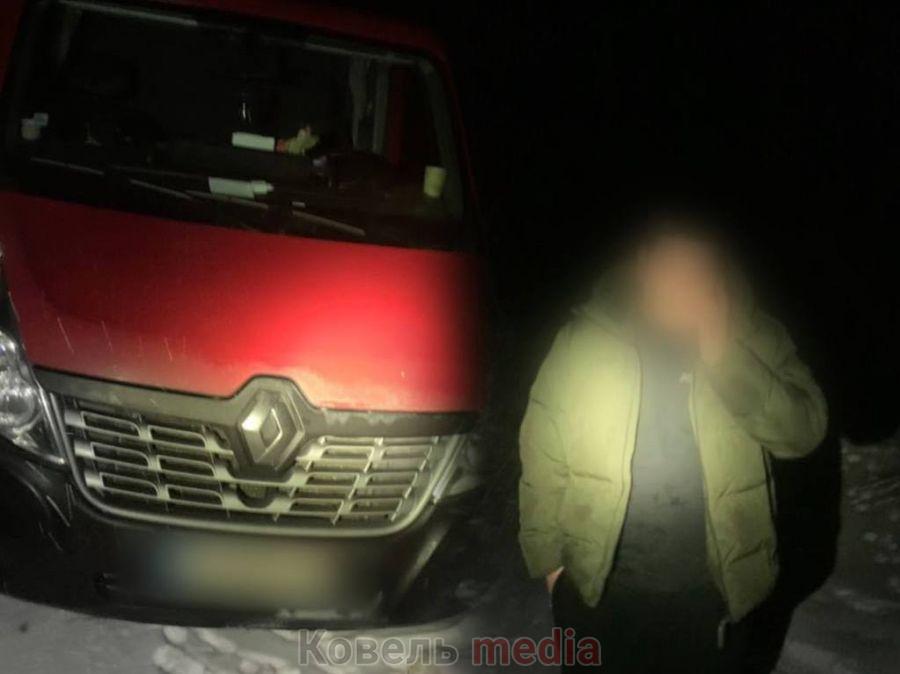 "Втеча в Ковелі: Нічна гонитва за п'яним водієм, що закінчилася зупинкою патрульних".