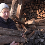 Зігріваючи душу вогнем: як волиняни долають відключення світла за допомогою дров