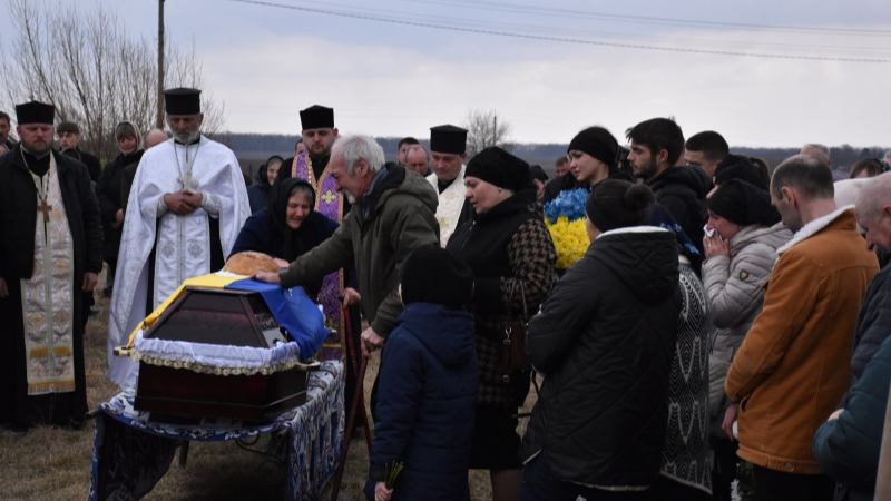 "Данні ДНК підтвердили трагічну долю: рік невідомості завершився похороном Героя Михайла Шевчука на Волині".