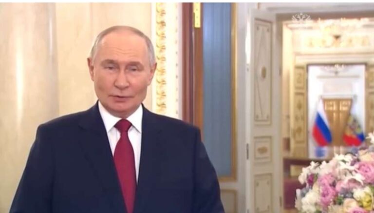 Неочікуване вітання: Путін кашляє довгих 20 секунд у відео 8 березня