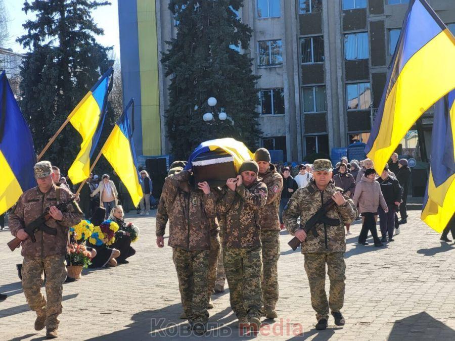 Вічна пам'ять герою: Ковель провів у останній путь В'ячеслава Куця