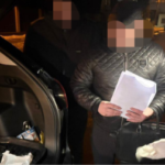 "Волинський скандал: посадовець Держпродспоживслужби спійманий на хабарі в 2000 доларів".