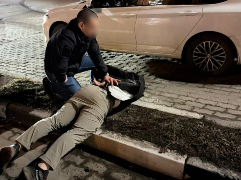 "Волинський викриттєвий бум: організатора нелегальної "схеми" для податкових ухилянтів затримано".