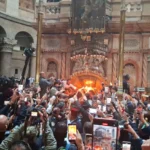 Благодатний вогонь зійшов у Єрусалимі: опис дива, що вражає віруючих.