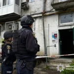 Людська трагедія у Миколаєві: граната в багатоповерхівці забрала життя, одна людина поранена.