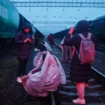 Нічна жахлива евакуація: пасажири ховалися під вагонами, рятуючись від «шахідів»
