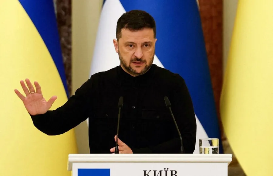 Ось кілька варіантів, довжина яких до 160 символів, для вашого заголовка:
Варіант 1 (більш нейтральний):
Перекладач Зеленського: Слуховий конфуз у прямому ефірі після прес-конференції.
Варіант 2 (з акцентом на несподіванці):
Несподіваний лайк! Перекладач Зеленського висловився нецензурно в прямому ефірі.
Варіант 3 (більш короткий та інтригуючий):
Гарячі слова: Перекладач Зеленського "видав" лайку в прямому ефірі.
Варіант 4 (іронічний):
"Чорний" гумор ефіру: Перекладач Зеленського випадково додав перцю.
Варіант 5 (прямий, але лаконічний):
"Зелений" ефір: Перекладач Зеленського нецензурно вилаявся в прямому ефірі.
Виберіть той, який найкраще відповідає тону та вашим цілям.