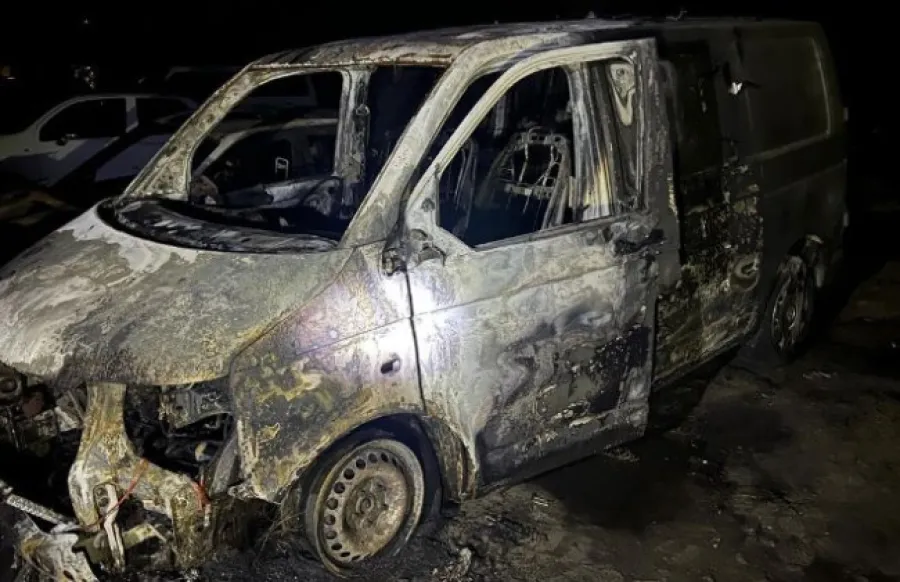 Суми: ШІ вказав - чоловік підпалював авто. Суд визнав винним.