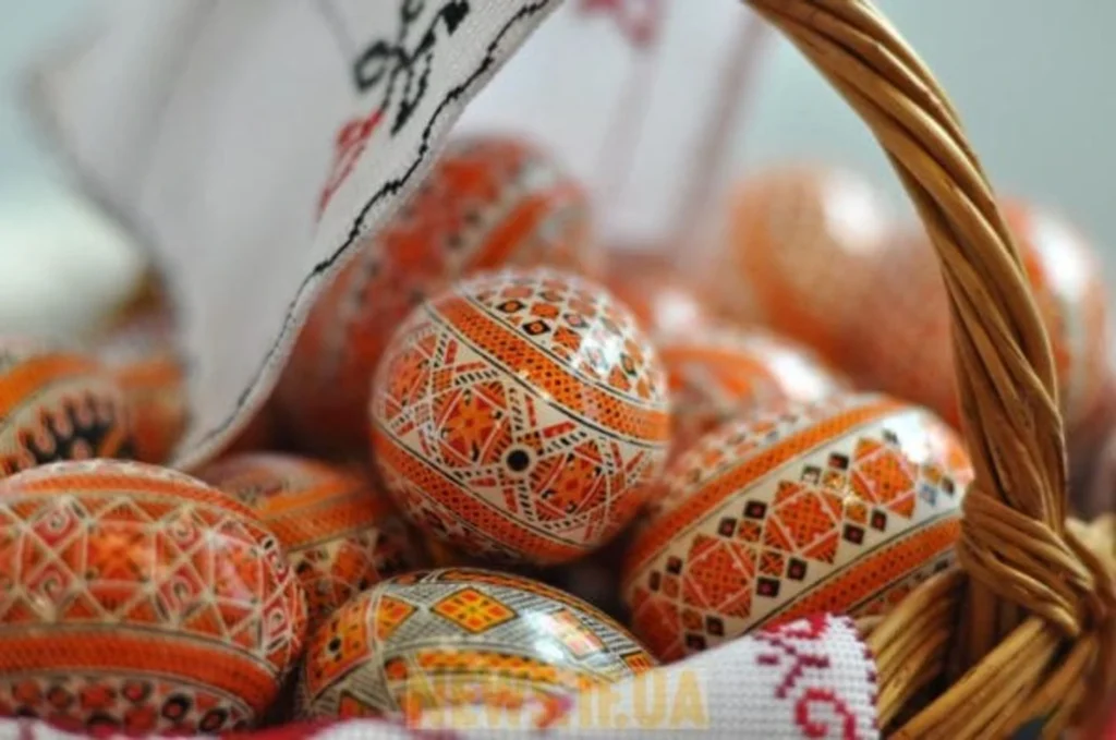 Великодній кошик: секрети безпечного зберігання продуктів для збереження святкового смаку та здоров'я.