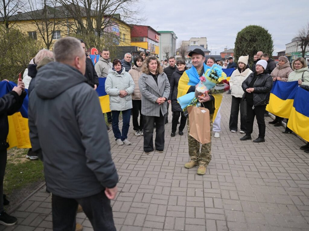 Звільнений Герой: Волинь знову вітає свого захисника (ФОТО)