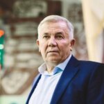 Екстренер волейболісток Луцька засуджений до 7 років в'язниці за розбещення.