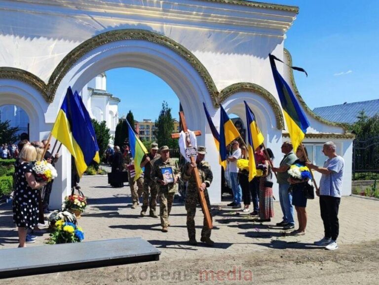 Ковельська громада провела Захисника України Михайла Філіпчука в останню земну дорогу