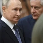 Кремлівський "цифровий детокс": смартфони під забороною, стеження за оточенням Путіна.