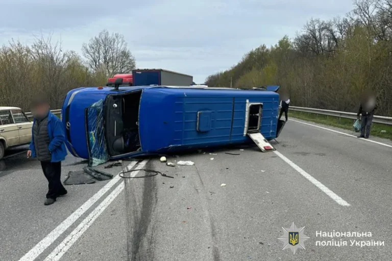 Моторошна ДТП на Вінниччині: жахлива аварія, є тяжко травмовані.