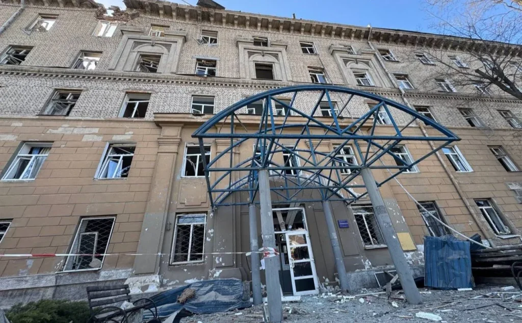 Ракетна атака РФ на Дніпро 3 травня: 8 поранених, серед них 9-річна дитина.
