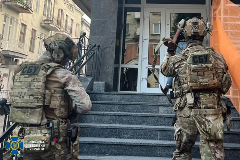 Топ-поліцейських затримали: обшуки виявили масштабні корупційні схеми в трьох областях.