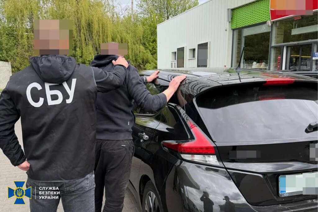 У Луцьку: Митник-перевізник допомагав ухилянтам втекти за кордон.