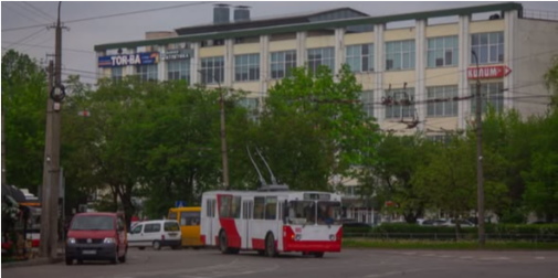 Знов на лінії: Луцьк повернув 35-річний раритет у парку тролейбусів (фото)