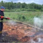 Камінь-Каширщина у вогні: дим над торфовищем, полум'я танцює (фото)