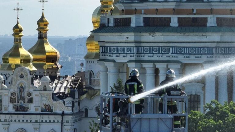 Києво-Печерська Лавра: Дух Незламності після Вогняної Навали