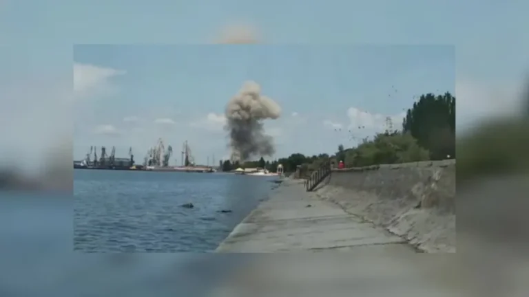 Ось варіант:
Біля Бердянська зруйновано міст: росіяни втратили важливий шлях постачання