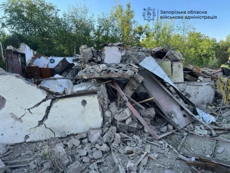Запоріжжя під ударом: жертв більше, тіло жінки серед руїн.