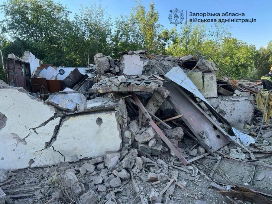 Запоріжжя під ударом: жертв більше, тіло жінки серед руїн.