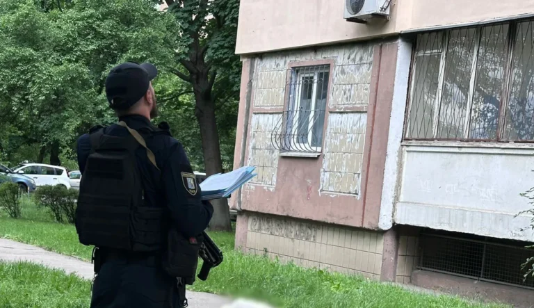 Жорстока розправа: киянин викинув собаку з шостого поверху, слідство ведеться за статтею про вбивство