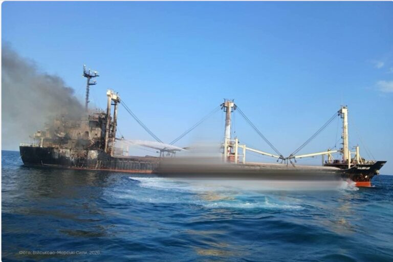 Акт морського тероризму: Росія вдарила крилатими ракетами по цивільному судну.