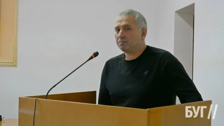 Депутат Іваничівської ради вкусив патрульного в Луцьку. Конфлікт на дорозі.