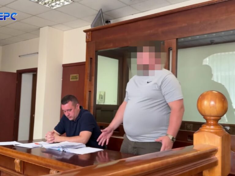 Грошима кидався, ніж погрожував: депутат Волині отримав вирок.