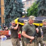 Ковель прощається з Героєм: в останню путь провели Захисника Віталія Мартинюка.