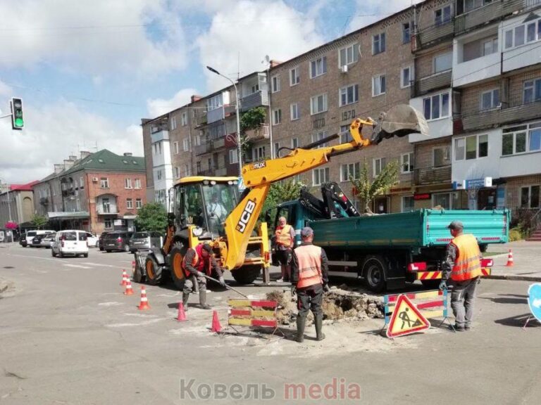 Ковель: Термінові роботи на просілому покритті.