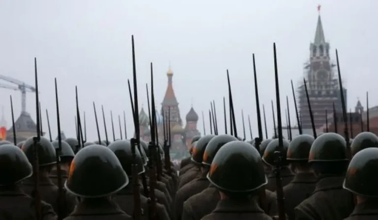 Путін посилює тиск: Кремль ставить нові вимоги Україні після провалу «духу Анкоріджа» (Bloomberg)