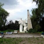 Волинь: 12-й рік війни, зноситься радянська зірка з сільського пам'ятника.