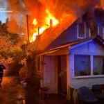Ірпінь: полум'я в будинку згасло – рятувальники в дії. Фото.