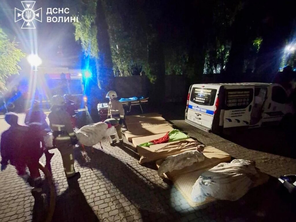 Луцький район палає: пожежа в пансіонаті для літніх людей, є постраждалі