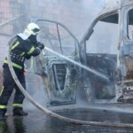 Пожежа на транспортному підприємстві Луцька: полум'я охопило приміщення.
