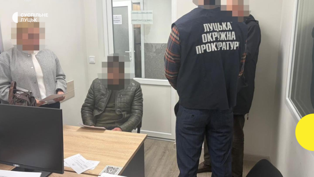 Суд: Хабар у $30 тис. коштуватиме посадовцю Луцькради дорожче, ніж очікував.