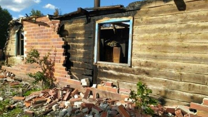 Волинь: вогонь забрав дім, залишивши маму з двома дітьми без даху над головою.
