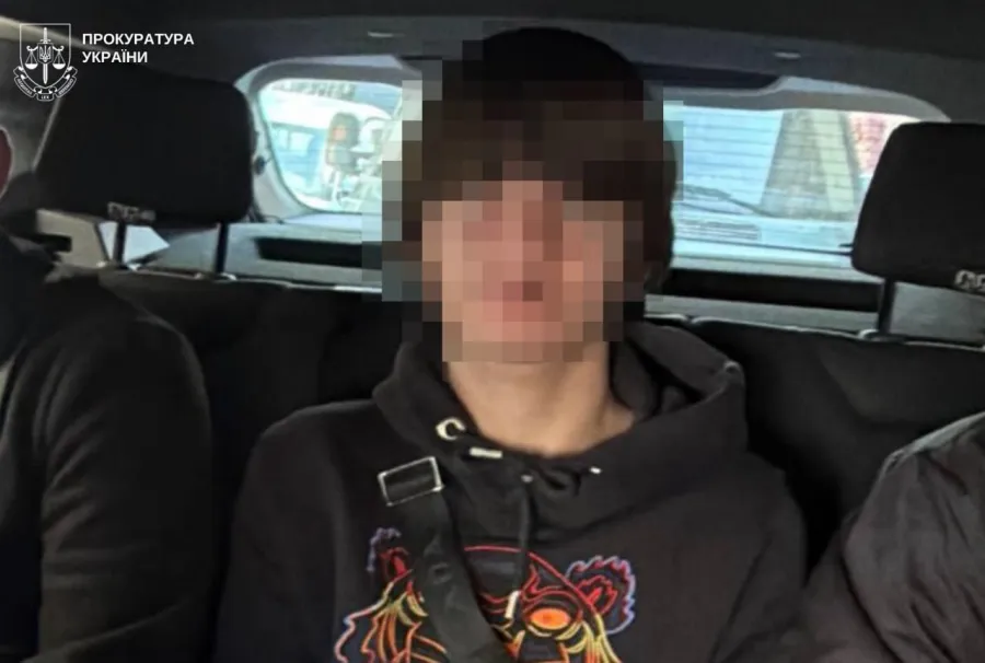 Заголовок:
Львів: Грабунок у готелі - чоловіка побили, з картки зняли гроші. Підозрюють трьох.