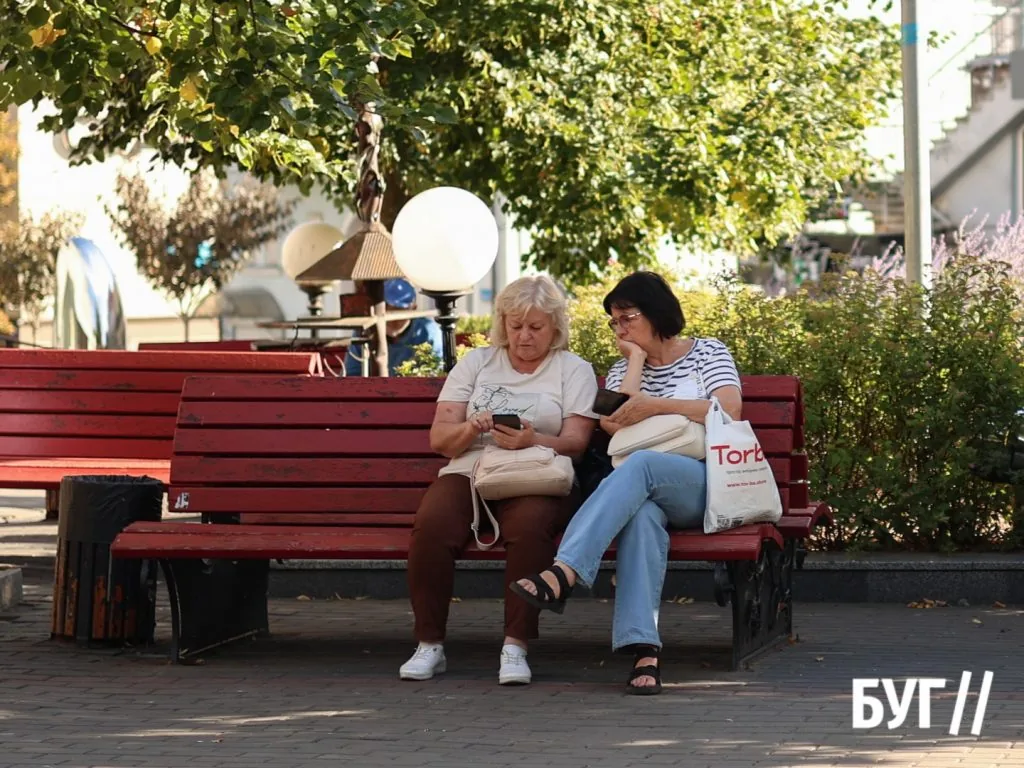 Місто буденне: сонячний день у Луцьку перед осіннім похолоданням 6
