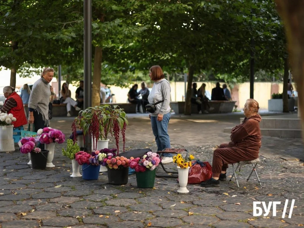 Місто буденне: сонячний день у Луцьку перед осіннім похолоданням 9