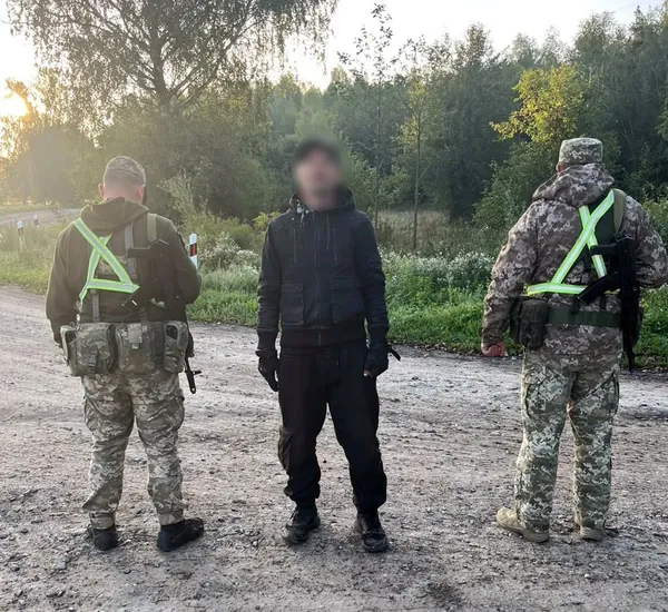 Один ішов до білорусі, інший – до Польщі: на Волині затримали двох втікачів (фото)