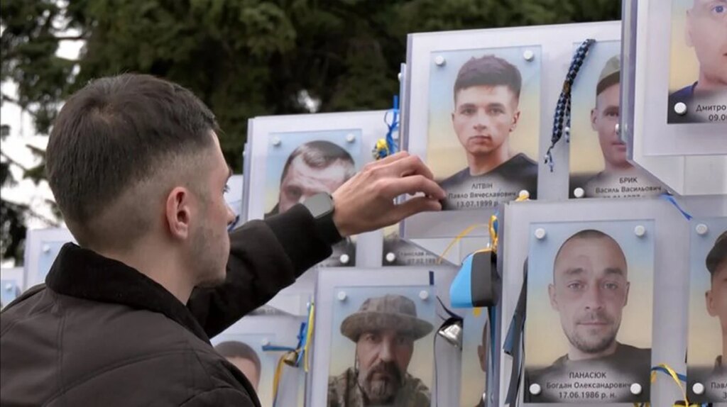 "Я — полонений": як Павло Літвін після 4 років неволі зустрівся з портретом, що став його символом