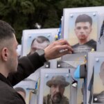 "Я — полонений": як Павло Літвін після 4 років неволі зустрівся з портретом, що став його символом