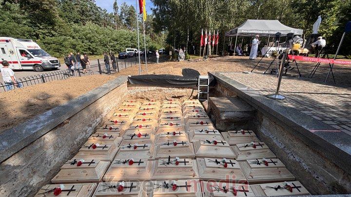 Місце перепоховання у селі Острівки
