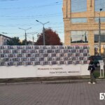 Луцьк вшановує героїв Фото дня: захисникам України присвятили стенд у серці міста