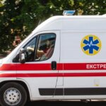 Луцькі медики витягли жінку, яка задихалася через капюшон, затягнутий у копачку